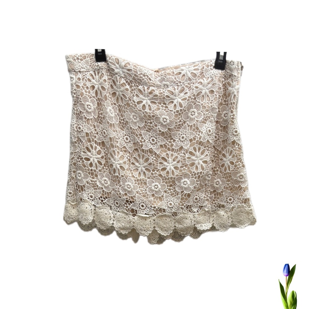 Chelsea & Violet White Lace Skort Size L